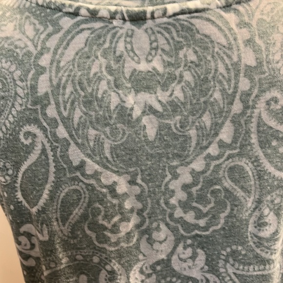 green top - Picture 4 of 6